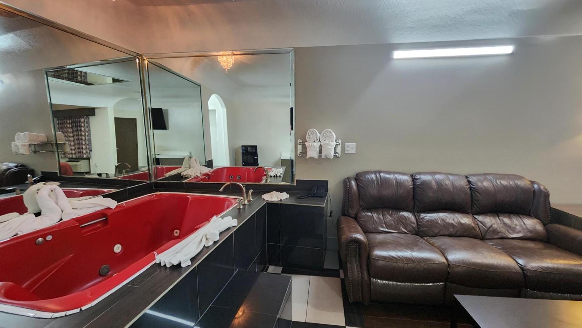 Scottish Inn & Suites Sam Houston Parkway מראה חיצוני תמונה