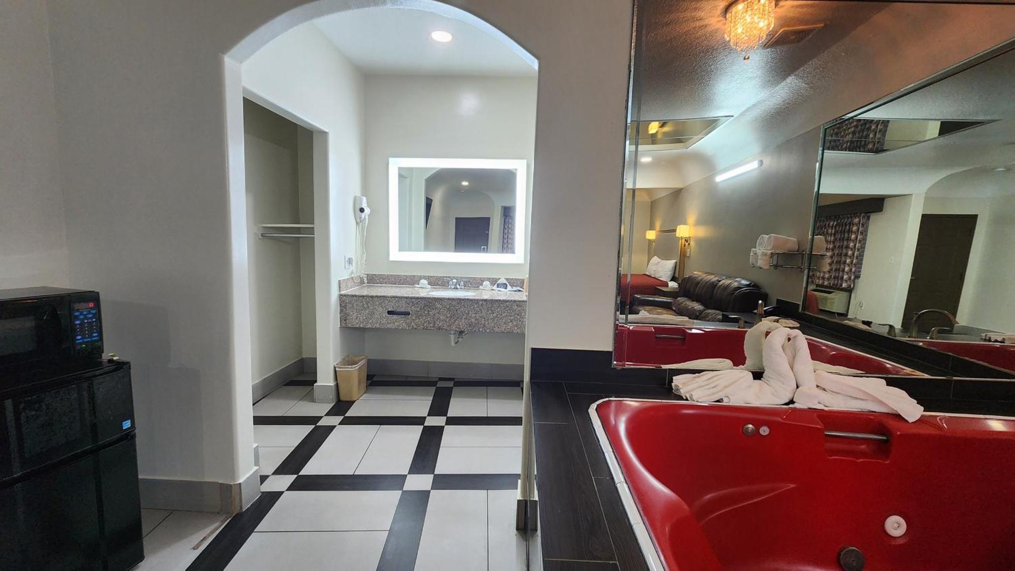 Scottish Inn & Suites Sam Houston Parkway מראה חיצוני תמונה