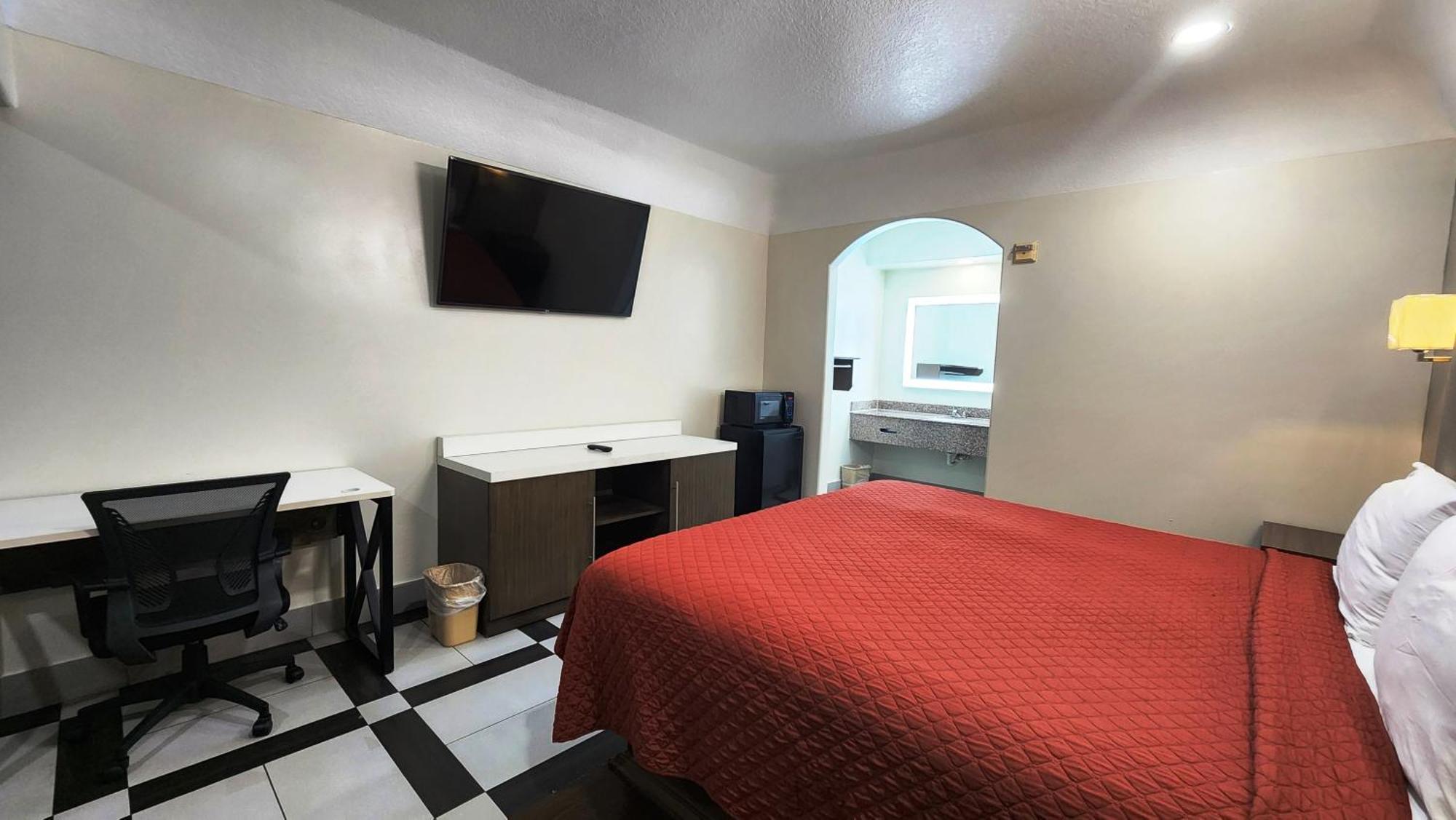 Scottish Inn & Suites Sam Houston Parkway מראה חיצוני תמונה