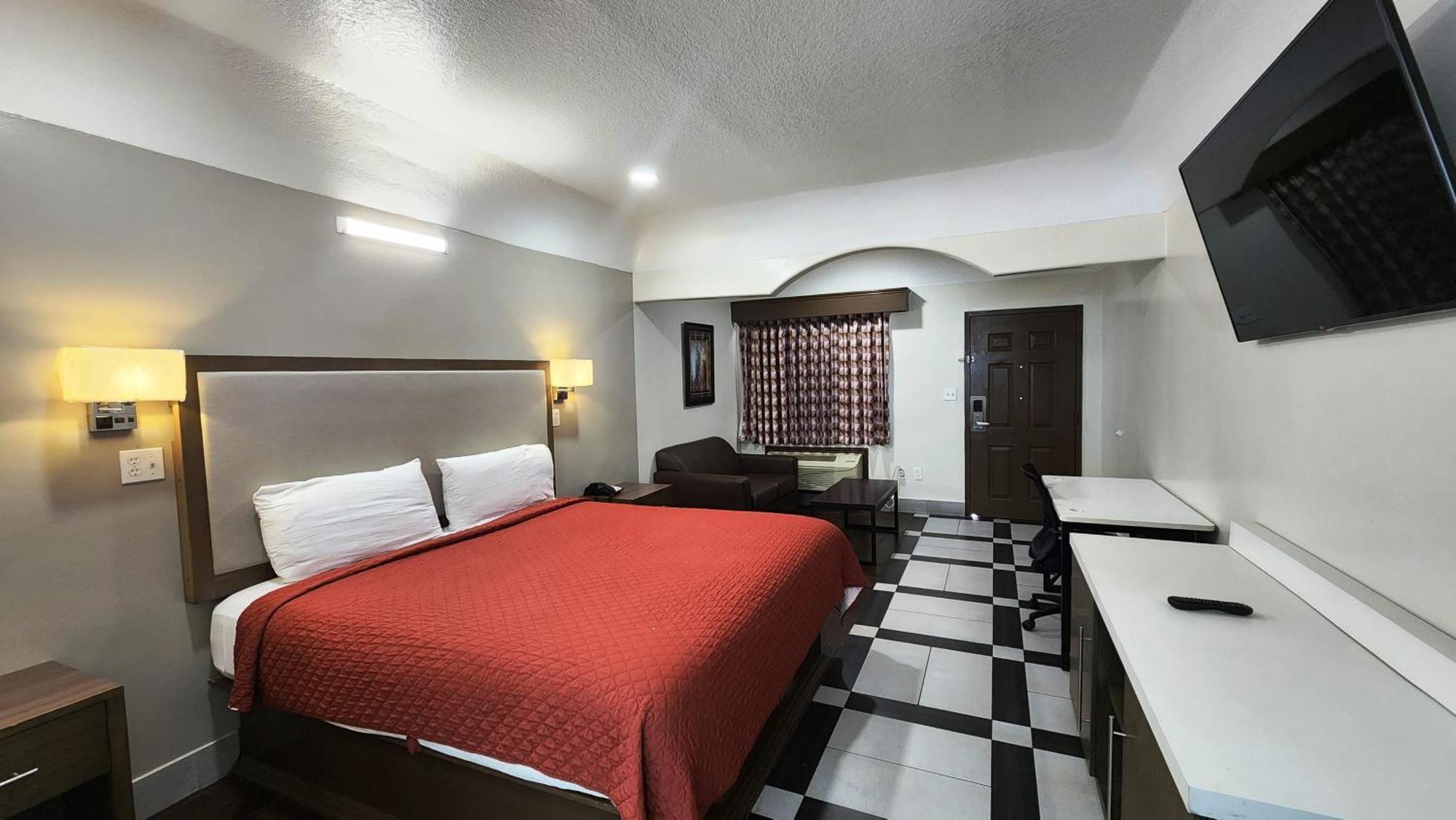 Scottish Inn & Suites Sam Houston Parkway מראה חיצוני תמונה