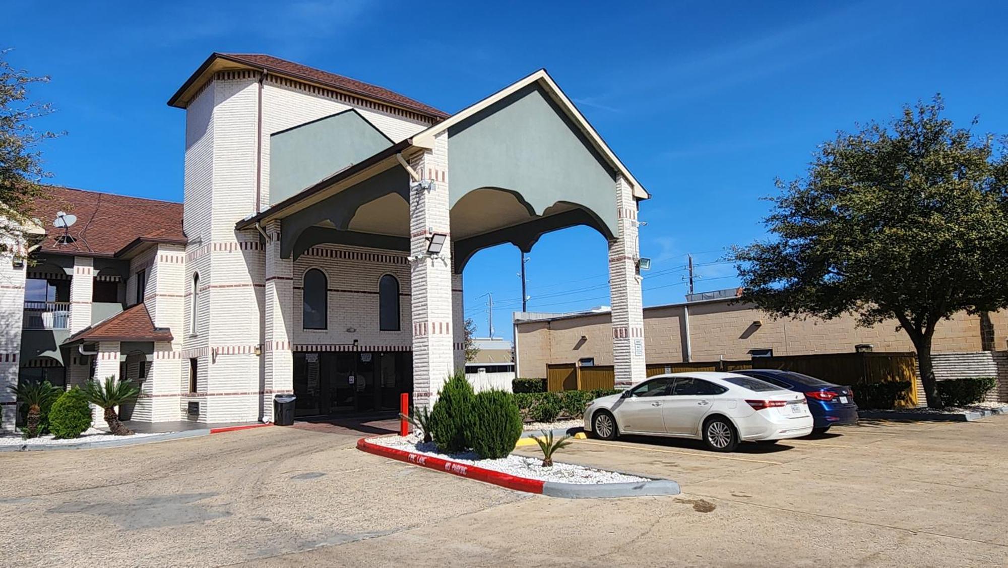 Scottish Inn & Suites Sam Houston Parkway מראה חיצוני תמונה