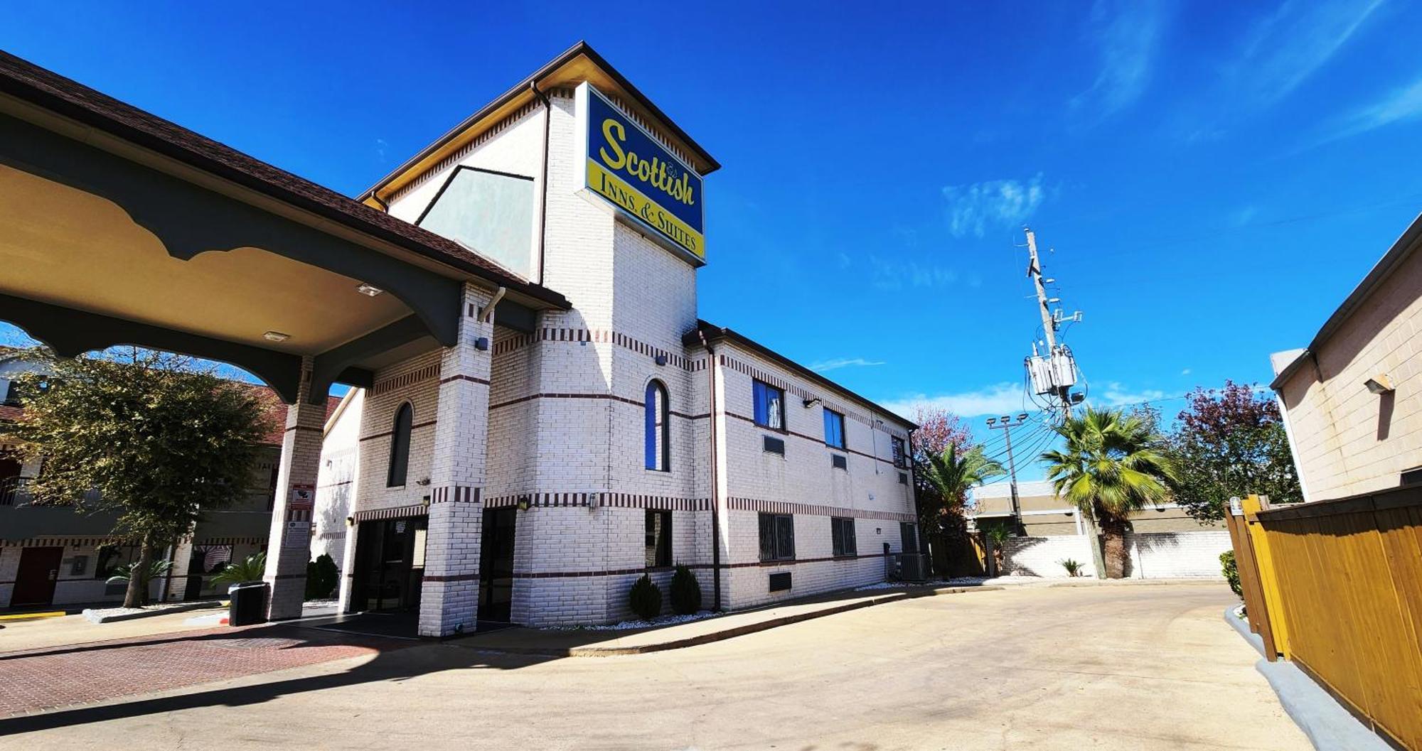 Scottish Inn & Suites Sam Houston Parkway מראה חיצוני תמונה